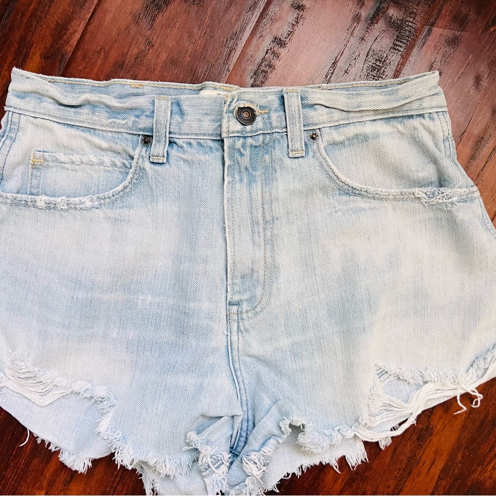 Abercrombie & Fitch Denim Shorts Distressed Hem Light Wash Size 4 W27